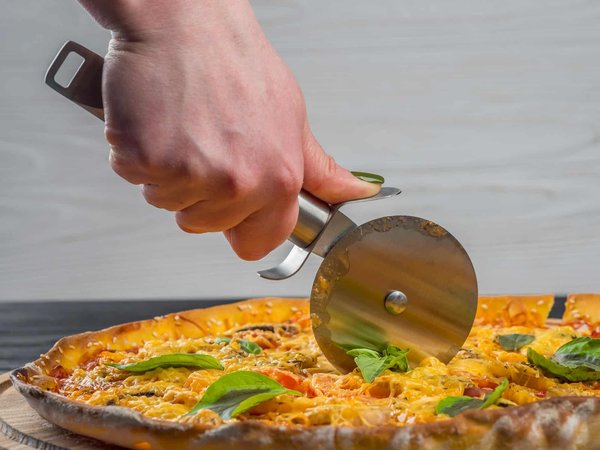 Rouleau à pizza en acier : un accessoire facile à manier