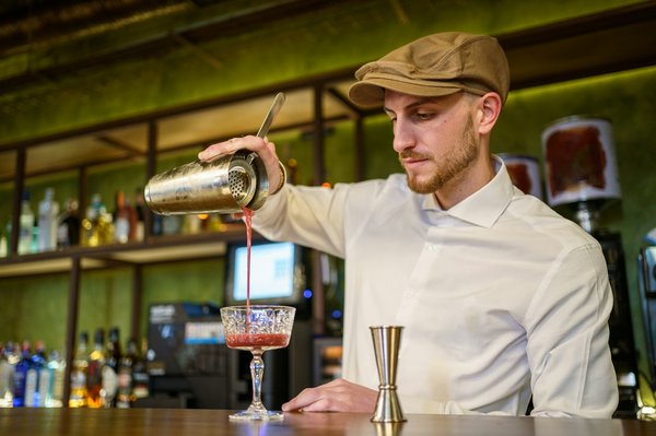 Découvrir les outils indispensables du barman sur shaker-cocktail.com